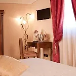 卡萨莱兰蒂科卡洛酒店 4*